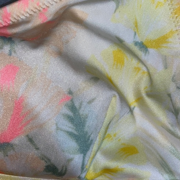 Pastel ruffle strap bikini top - Picture 3 of 5